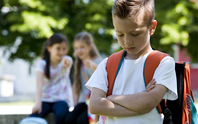 Šikana v první třídě aneb učitelka to řeší pětkou a čertíkem